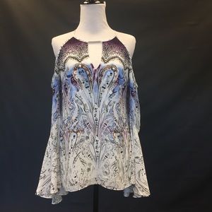 Shoulderless long sleeve elegant top